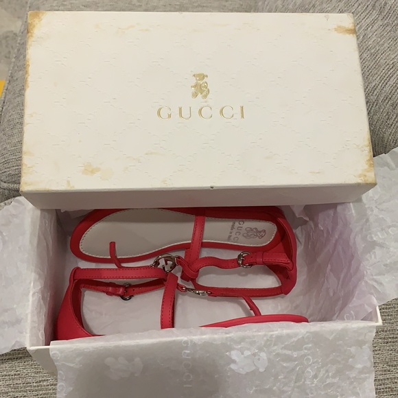 Gucci girls size 28 thong sandals. - Picture 6 of 6